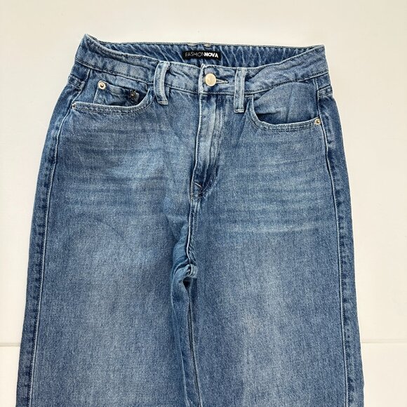 Fashion Nova Crop Wide Leg Women's size 1 Meidum Wash Blue Denim jeans - Picture 2 of 5